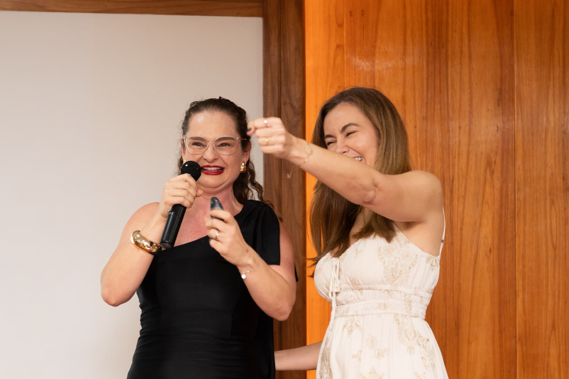 Turma 01 da Pós 2026 — conversa com as alunas no palco